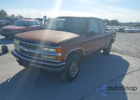 1998 Chevrolet K1500 Fleetside z USA, uszkodzony, nr VIN 1GCEK19W4WE128069